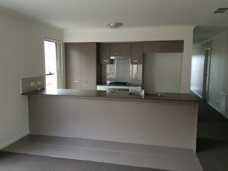 40 Glenelg Street, Clyde North VIC 3978