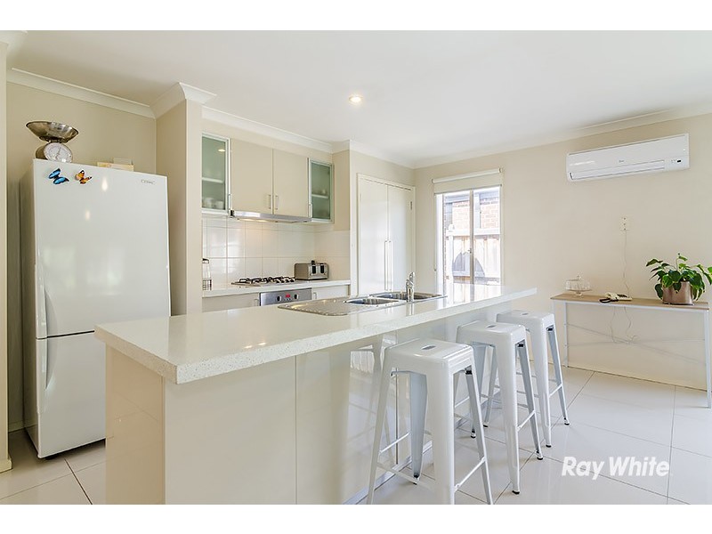 86 Mountainview Blvd, Cranbourne North VIC 3977