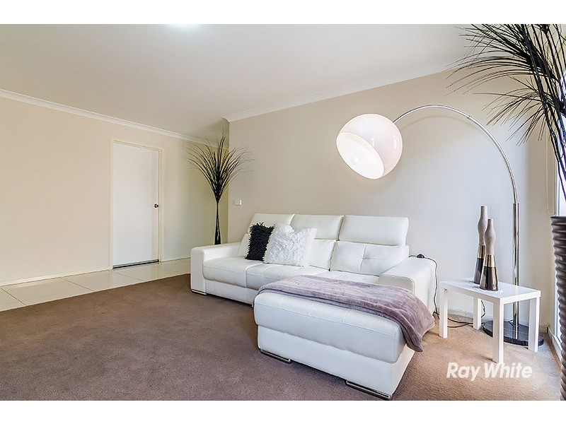 86 Mountainview Blvd, Cranbourne North VIC 3977