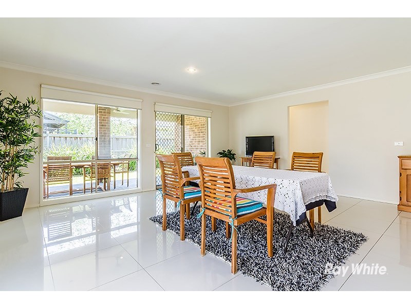 86 Mountainview Blvd, Cranbourne North VIC 3977