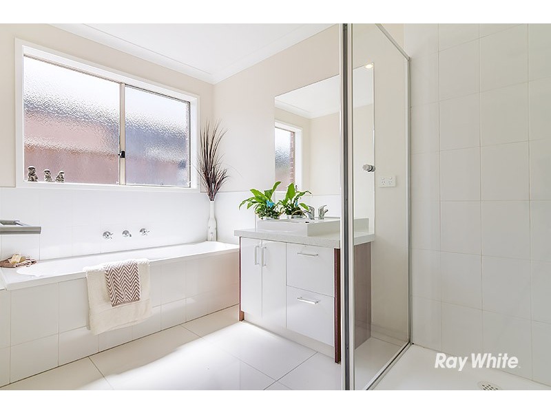 86 Mountainview Blvd, Cranbourne North VIC 3977