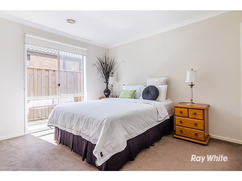 86 Mountainview Blvd, Cranbourne North VIC 3977