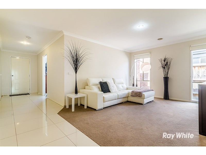 86 Mountainview Blvd, Cranbourne North VIC 3977