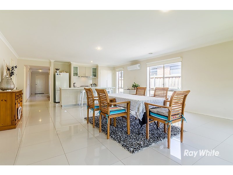 86 Mountainview Blvd, Cranbourne North VIC 3977