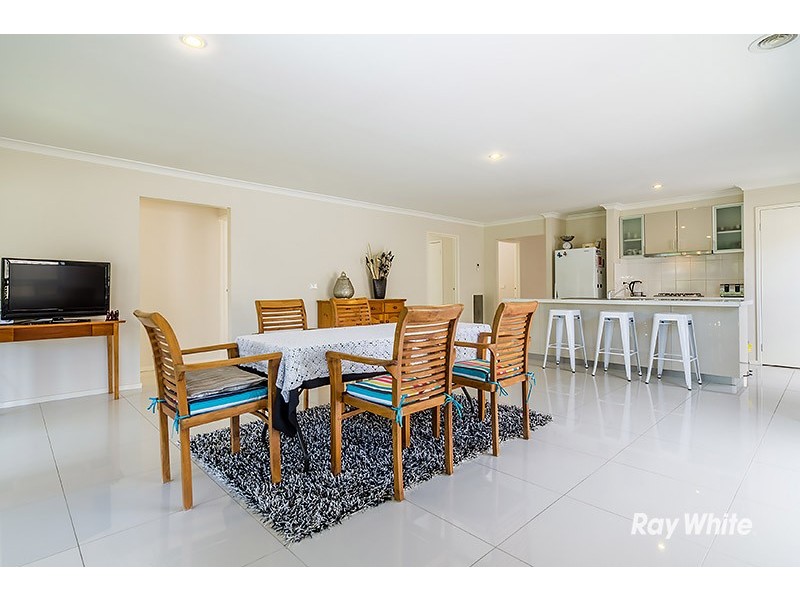 86 Mountainview Blvd, Cranbourne North VIC 3977