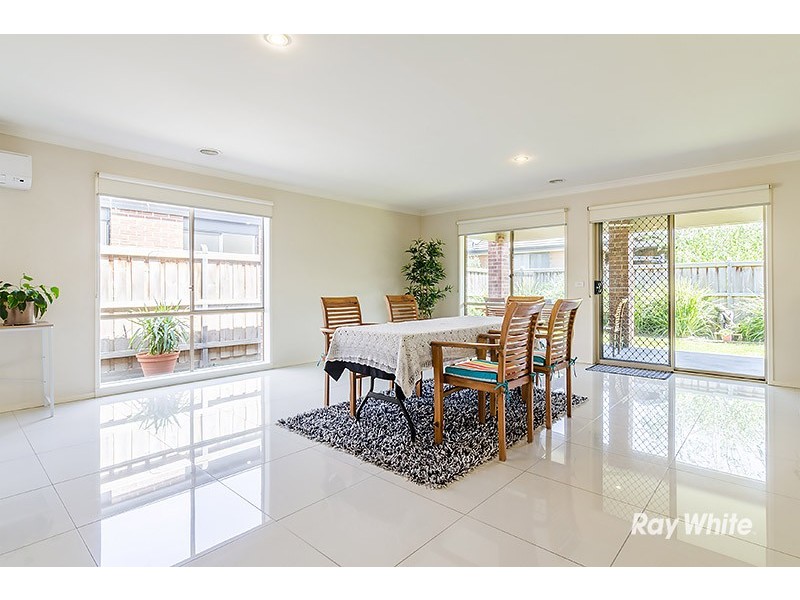 86 Mountainview Blvd, Cranbourne North VIC 3977