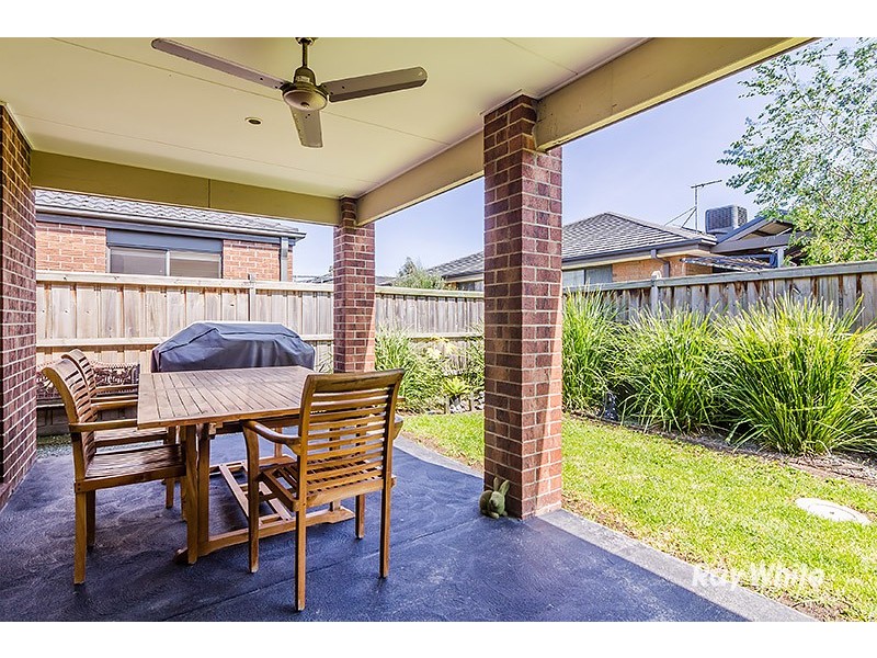 86 Mountainview Blvd, Cranbourne North VIC 3977
