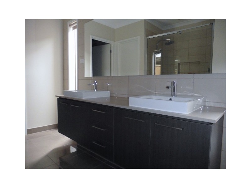 37 Lemongrove Place, Berwick VIC 3806