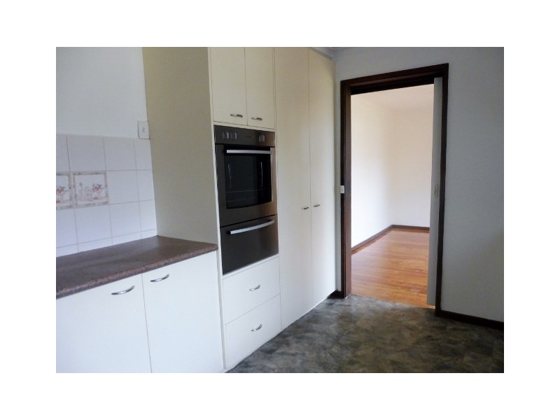 14 Arnold Street, Cranbourne VIC 3977