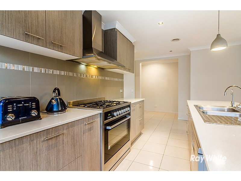 42 Challenger Circuit, Cranbourne East VIC 3977
