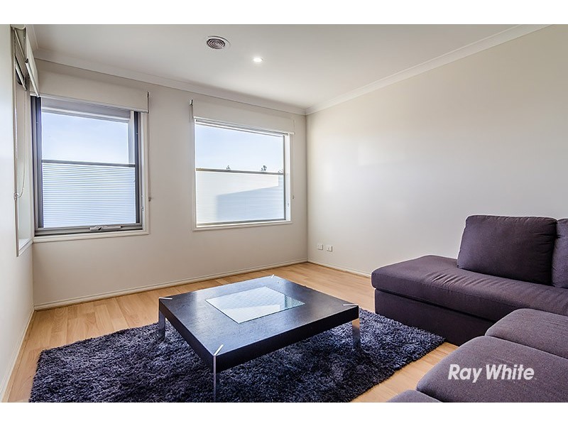 42 Challenger Circuit, Cranbourne East VIC 3977