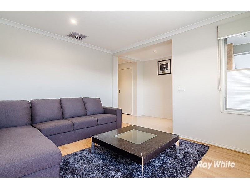 42 Challenger Circuit, Cranbourne East VIC 3977