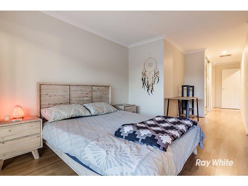 42 Challenger Circuit, Cranbourne East VIC 3977