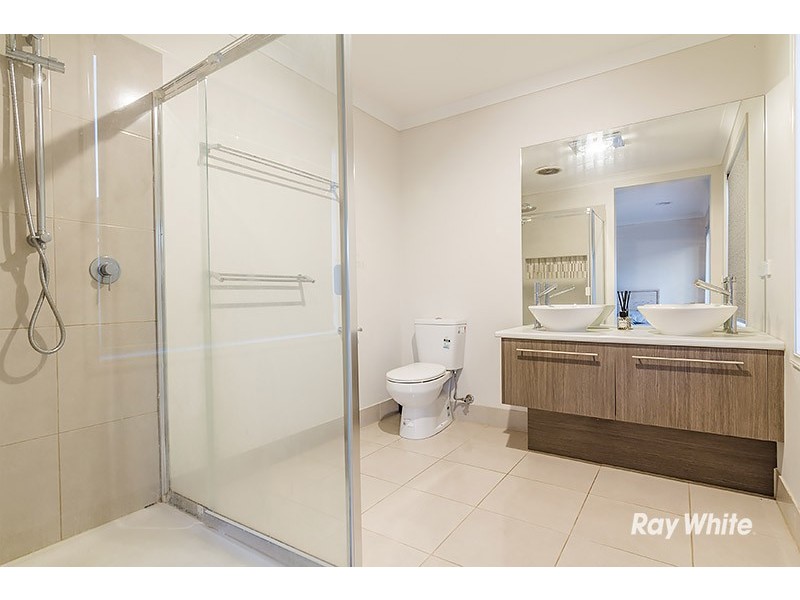 42 Challenger Circuit, Cranbourne East VIC 3977