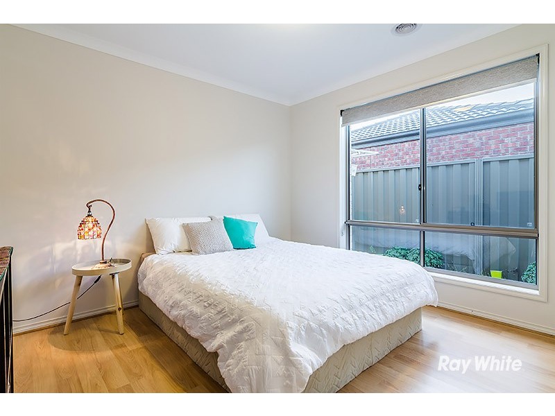 42 Challenger Circuit, Cranbourne East VIC 3977