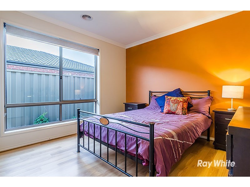 42 Challenger Circuit, Cranbourne East VIC 3977