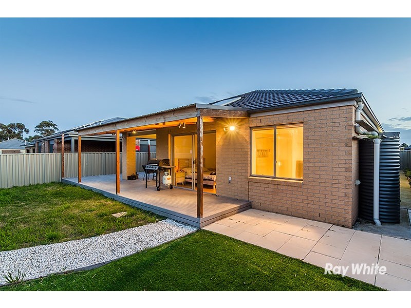 42 Challenger Circuit, Cranbourne East VIC 3977