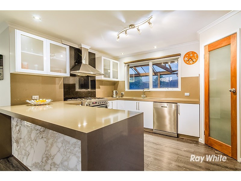 8 Porto Court, Cranbourne North VIC 3977