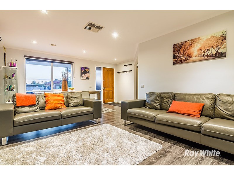 8 Porto Court, Cranbourne North VIC 3977