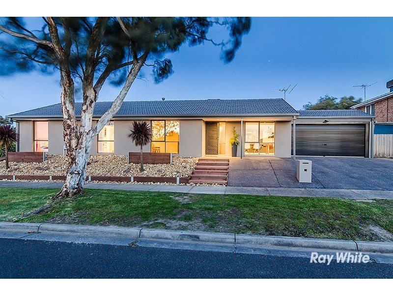 8 Porto Court, Cranbourne North VIC 3977