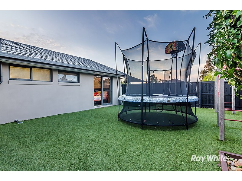 8 Porto Court, Cranbourne North VIC 3977