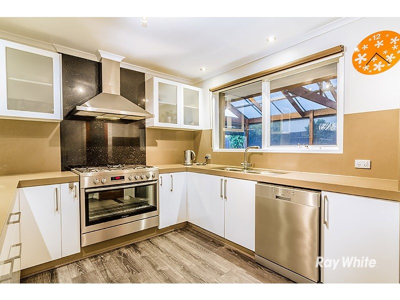 8 Porto Court, Cranbourne North VIC 3977