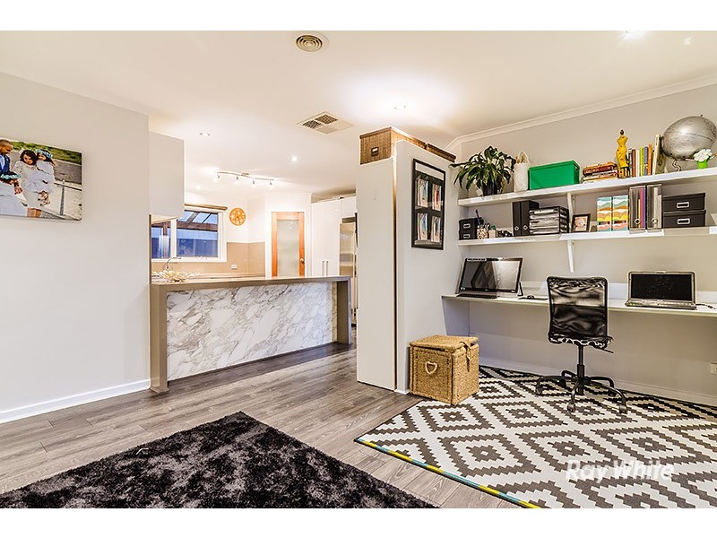 8 Porto Court, Cranbourne North VIC 3977