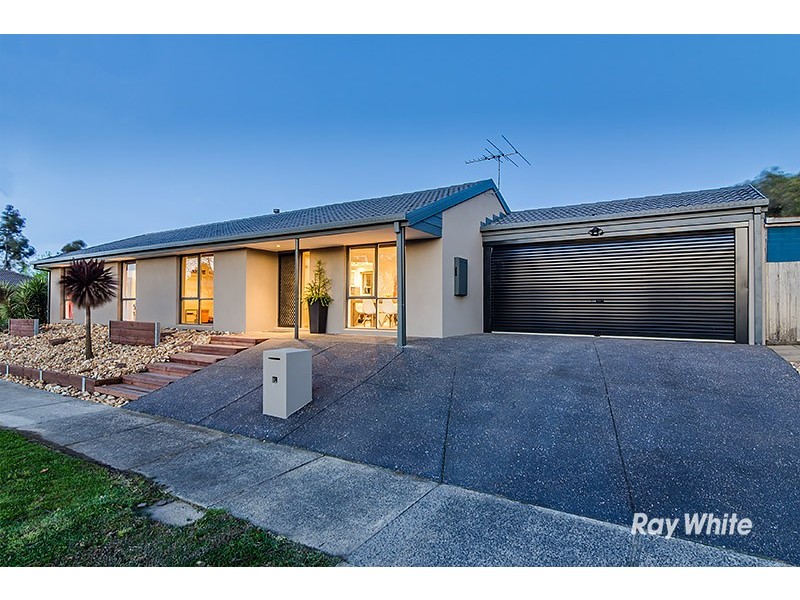 8 Porto Court, Cranbourne North VIC 3977