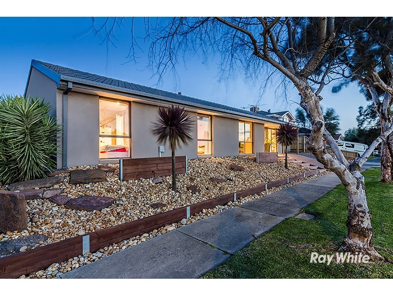 8 Porto Court, Cranbourne North VIC 3977