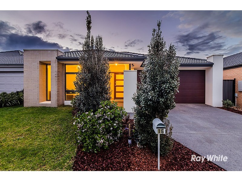 16 Lusitano Way, Clyde North VIC 3978