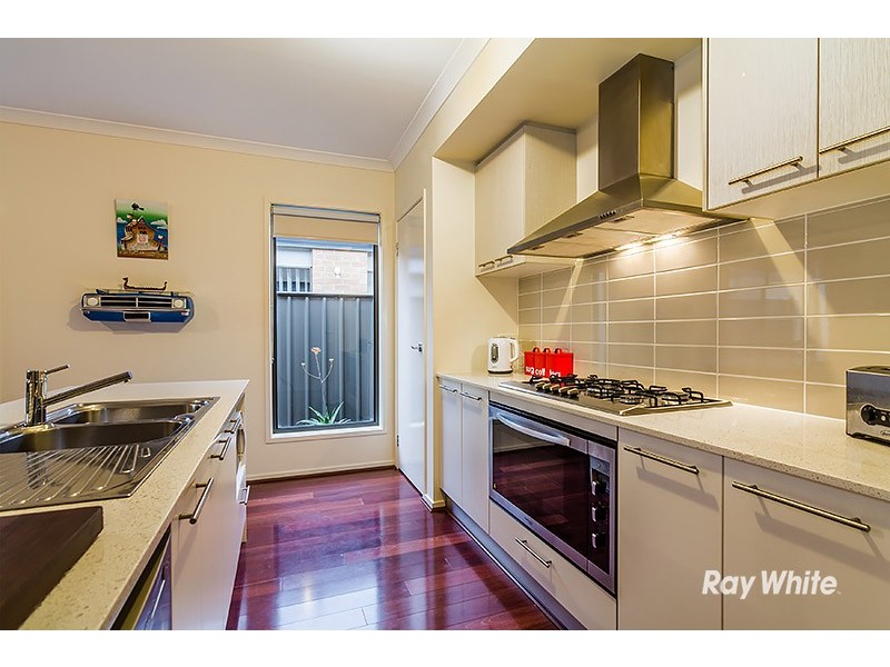 16 Lusitano Way, Clyde North VIC 3978