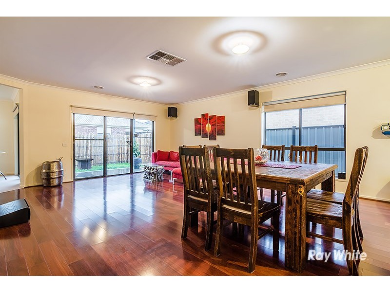 16 Lusitano Way, Clyde North VIC 3978