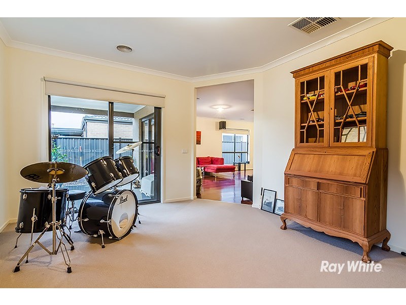 16 Lusitano Way, Clyde North VIC 3978