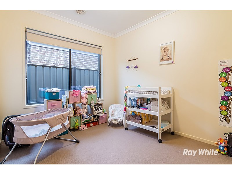 16 Lusitano Way, Clyde North VIC 3978