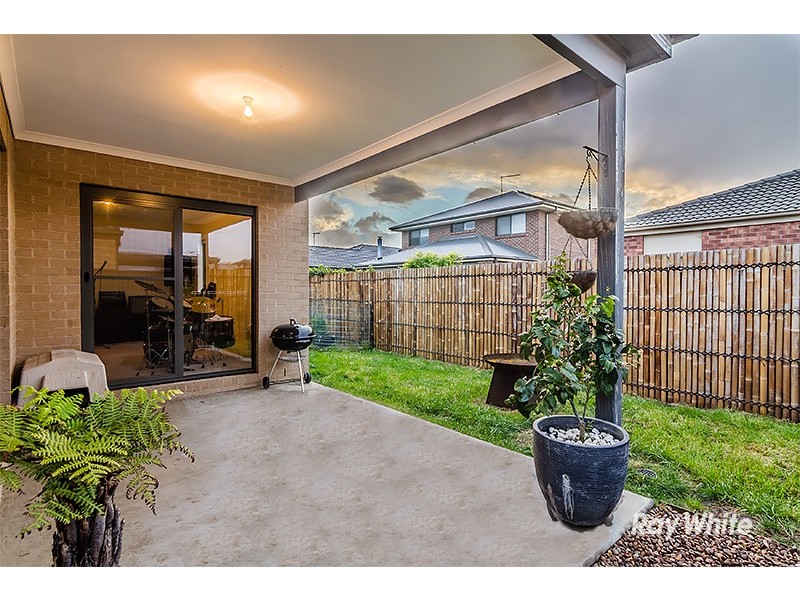 16 Lusitano Way, Clyde North VIC 3978