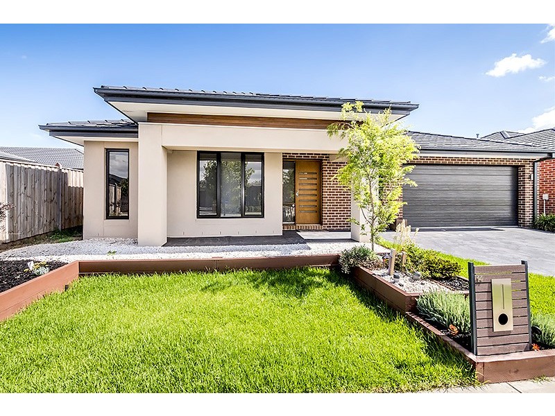 14 Queensberry Street, Cranbourne West VIC 3977