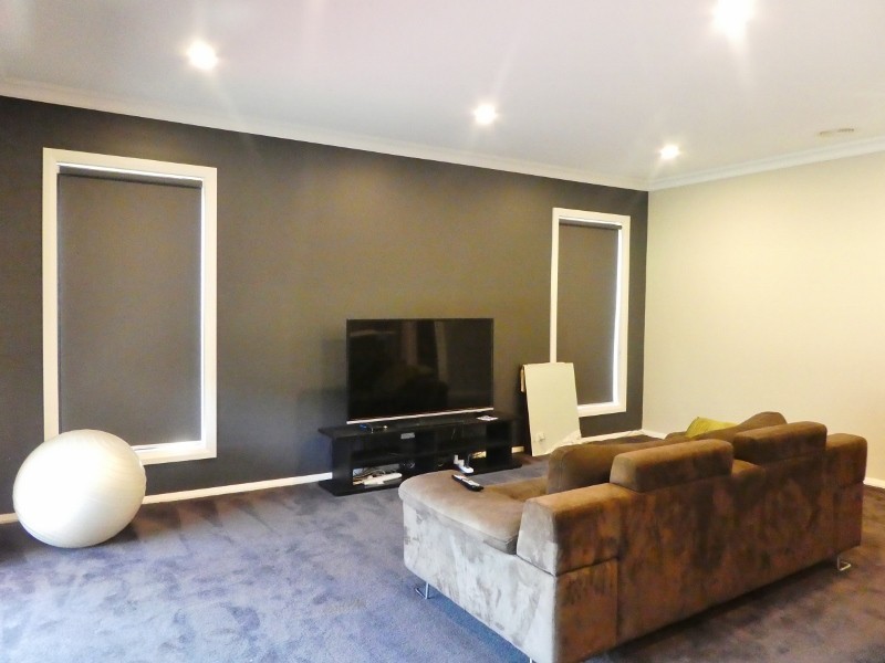 14 Queensberry Street, Cranbourne West VIC 3977