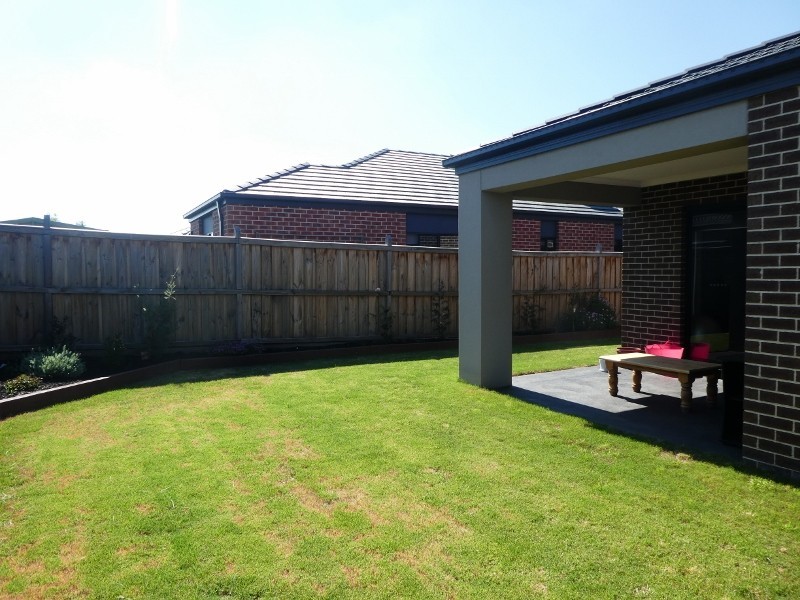 14 Queensberry Street, Cranbourne West VIC 3977