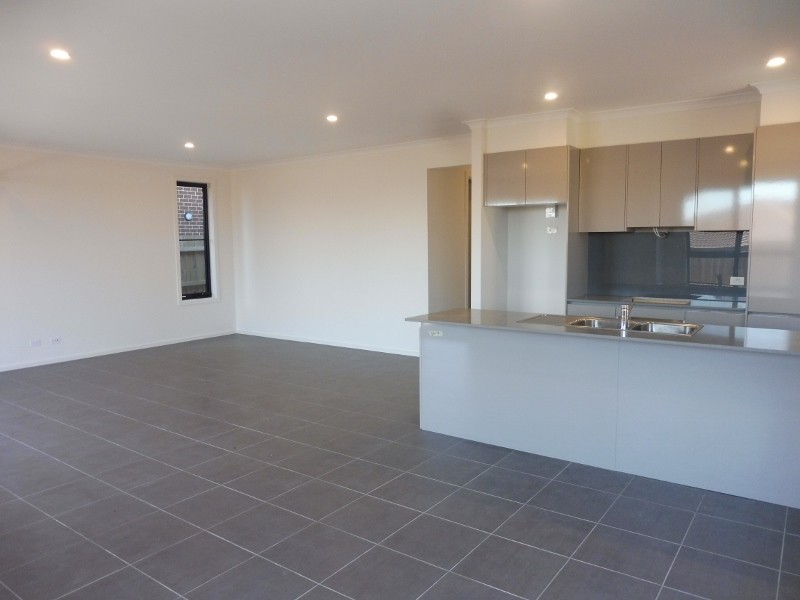 1 Kinkade Close, Cranbourne East VIC 3977