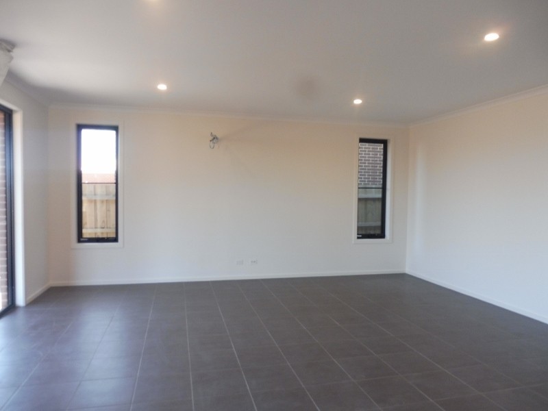 1 Kinkade Close, Cranbourne East VIC 3977