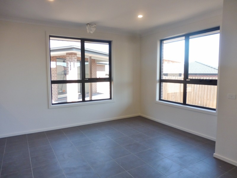 1 Kinkade Close, Cranbourne East VIC 3977