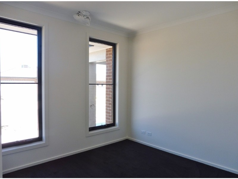 1 Kinkade Close, Cranbourne East VIC 3977