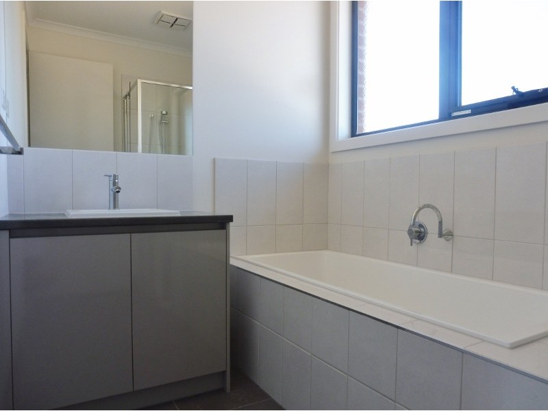 1 Kinkade Close, Cranbourne East VIC 3977