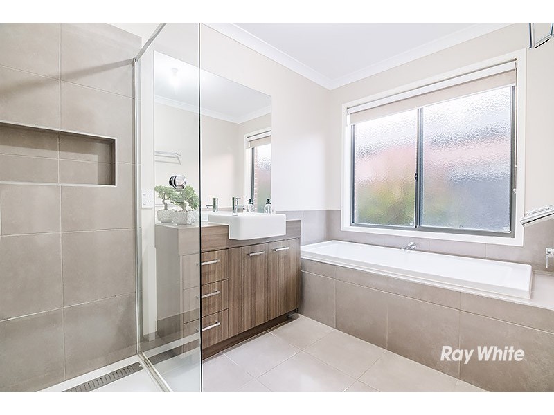 85 Atlas Drive, Cranbourne West VIC 3977