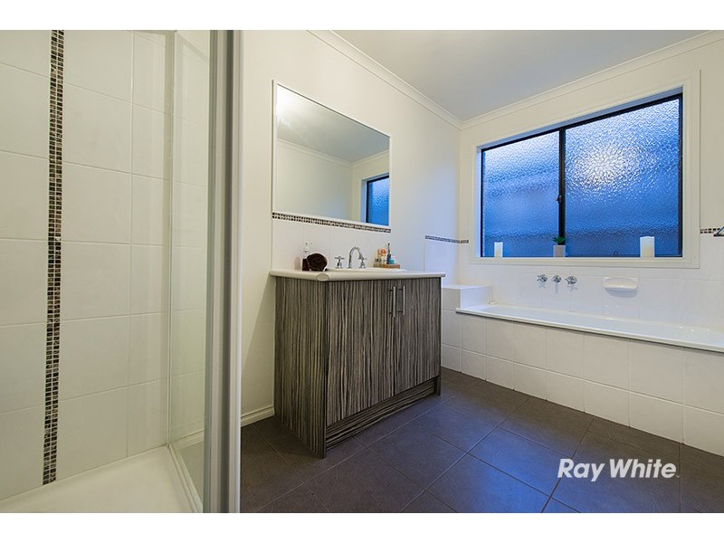 36 Flash Dan Drive, Cranbourne East VIC 3977