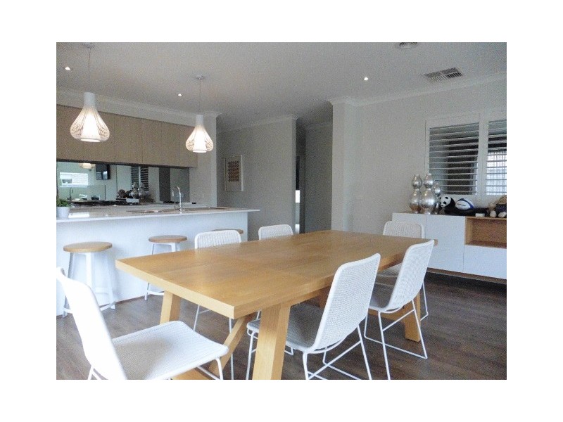 48 Flowerbloom Crescent, Clyde North VIC 3978