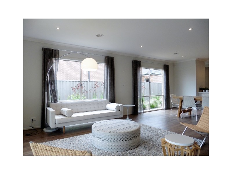 48 Flowerbloom Crescent, Clyde North VIC 3978