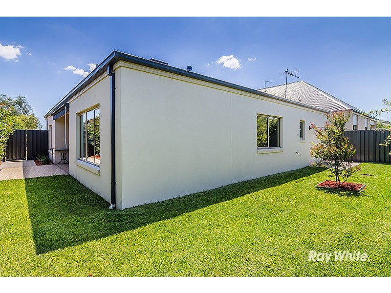 11 Fortuna Crescent, Cranbourne West VIC 3977