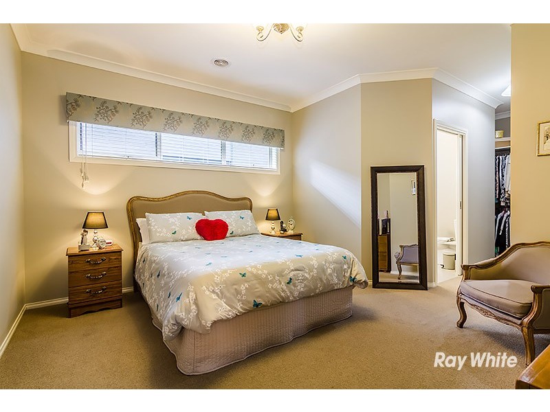 11 Fortuna Crescent, Cranbourne West VIC 3977