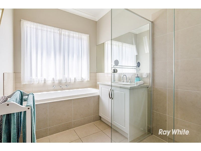 11 Fortuna Crescent, Cranbourne West VIC 3977